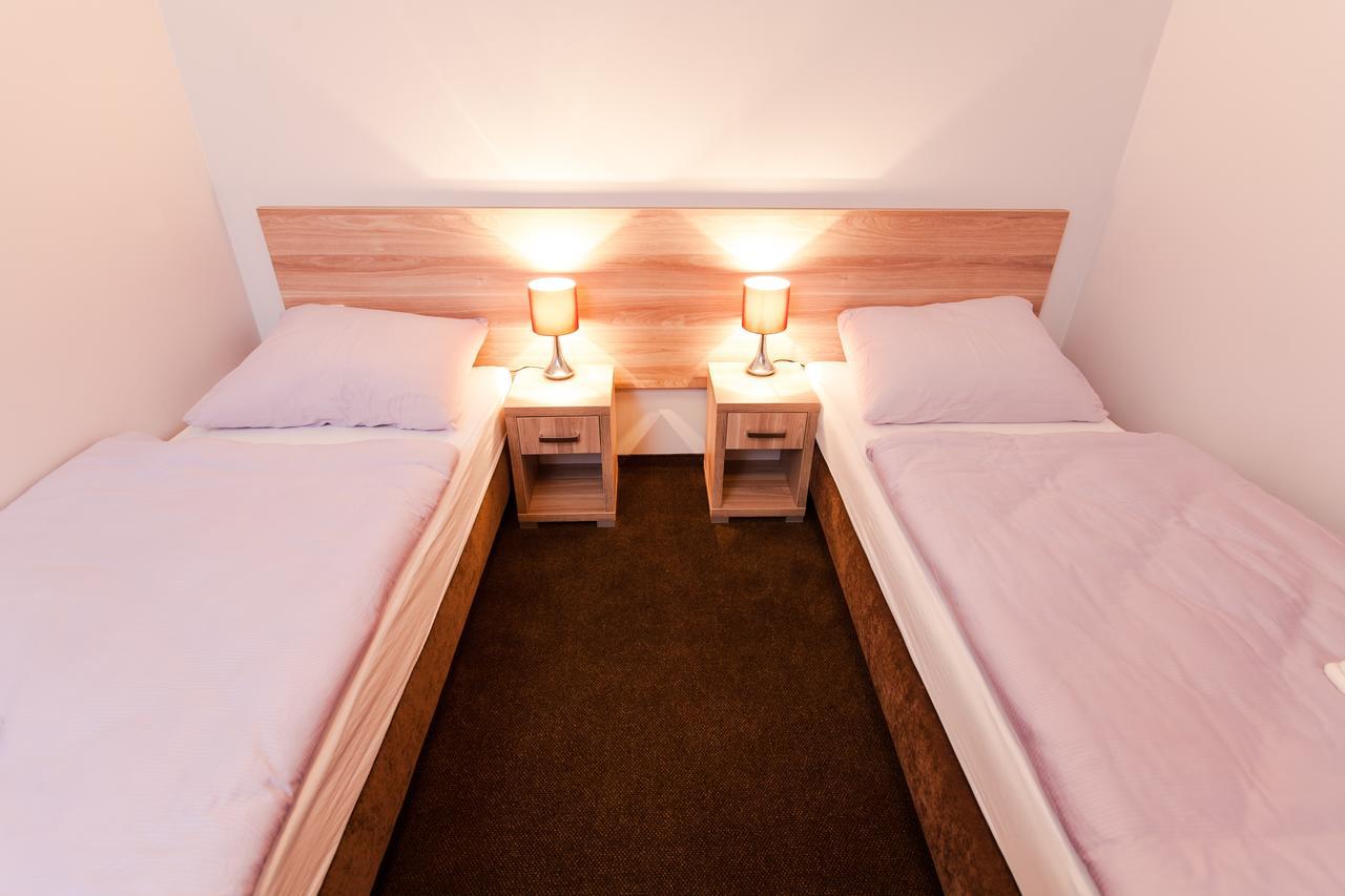 Palac Nad Jeziorem Bed and breakfast