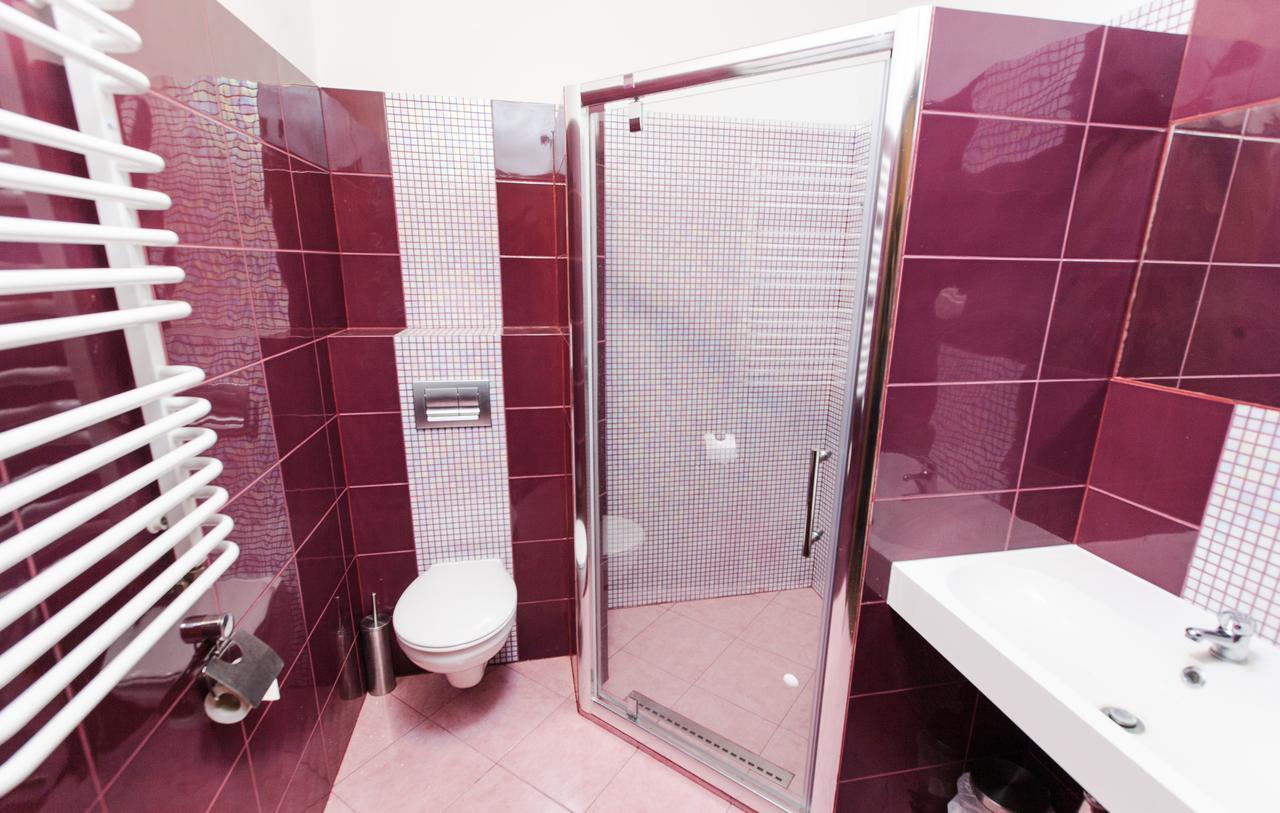 Palac Nad Jeziorem Bed and breakfast Chociwel
